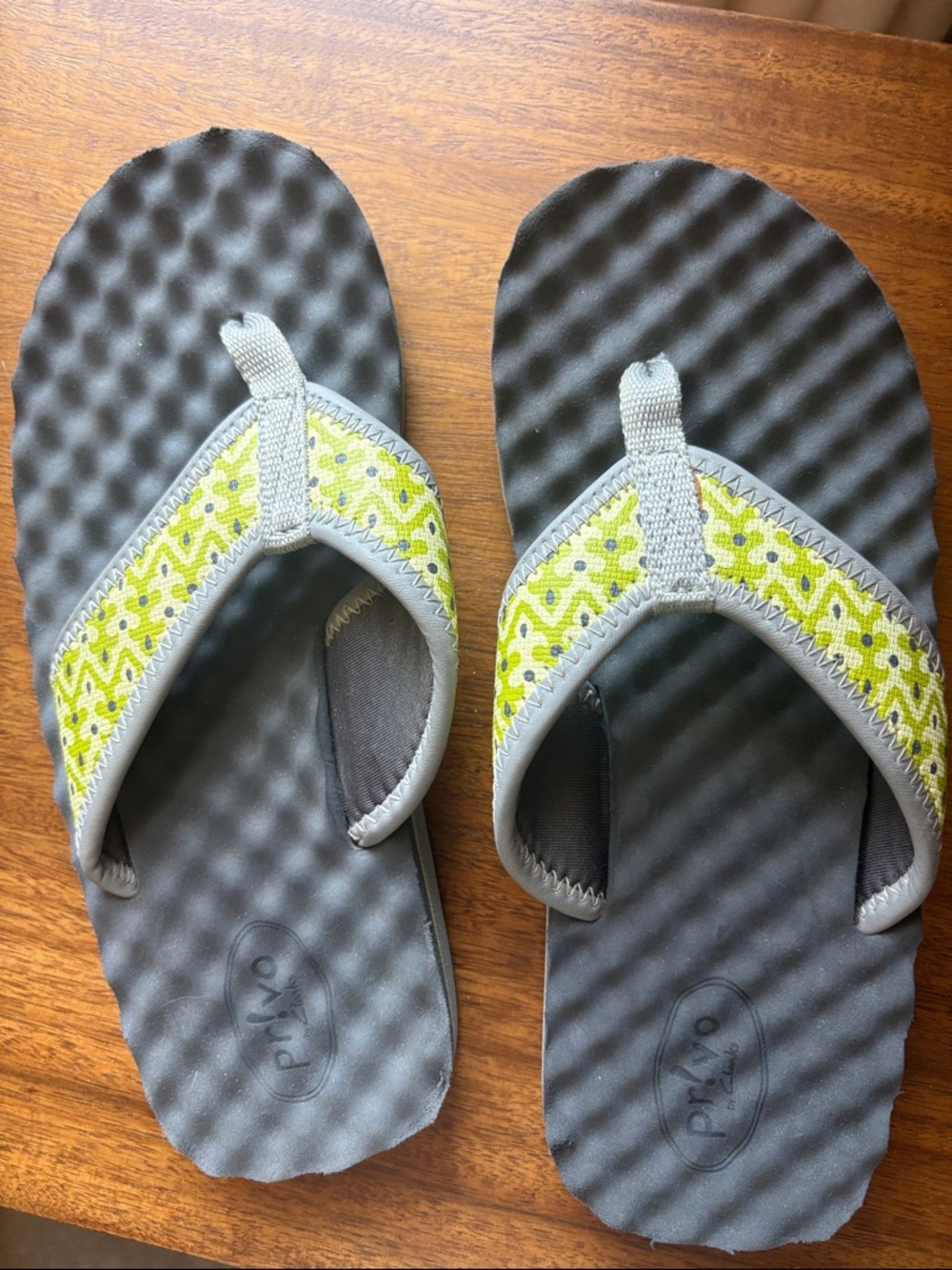 Clarks Gray Women's Flip-Flops with Lime Patterned Straps